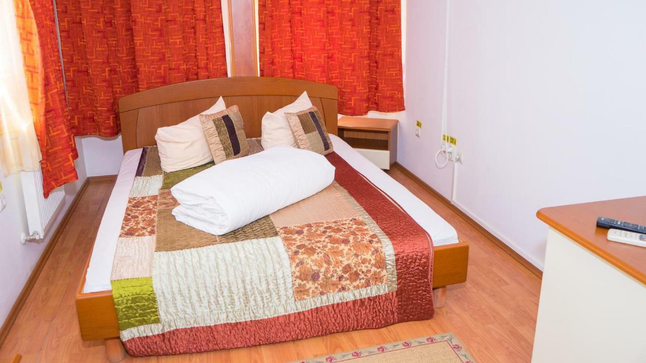 Hotel Tex Club بوتوساني المظهر الخارجي الصورة