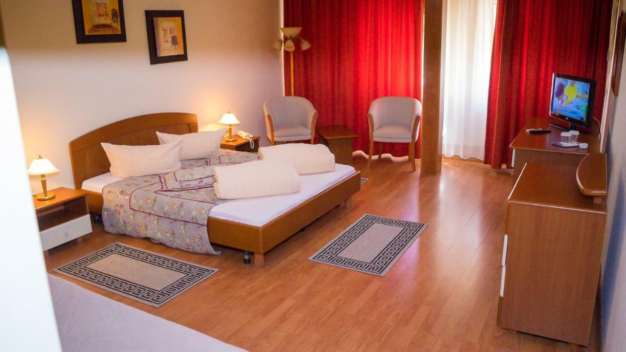 Hotel Tex Club بوتوساني المظهر الخارجي الصورة