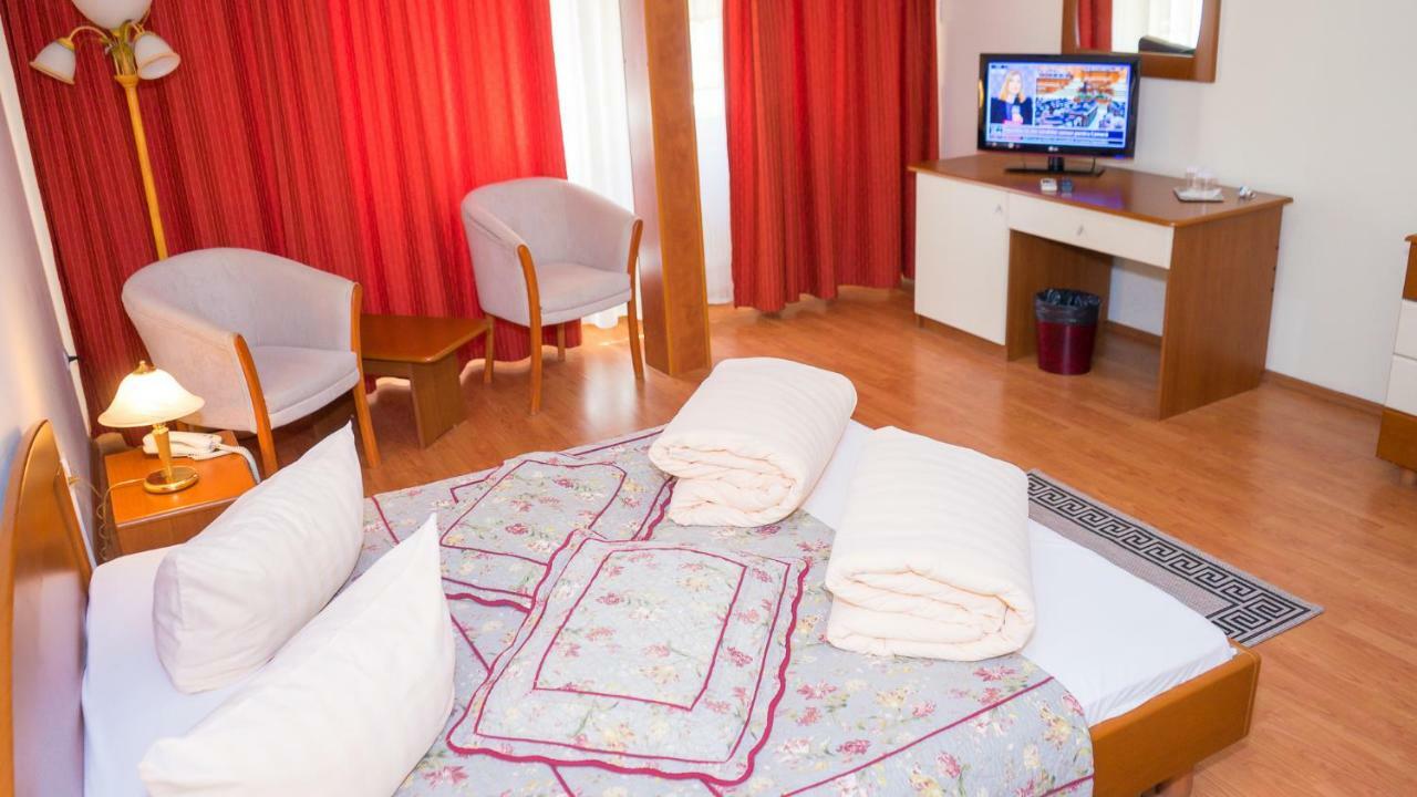 Hotel Tex Club بوتوساني المظهر الخارجي الصورة